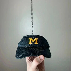 Vintage Starter NCAA  Michigan Wolverines Golf Visor